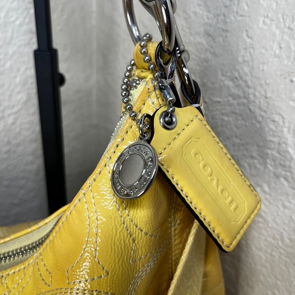 COACH Vintage Patent Leather Signature Hobo Bag in Soft Yellow - Picture 4 of 11